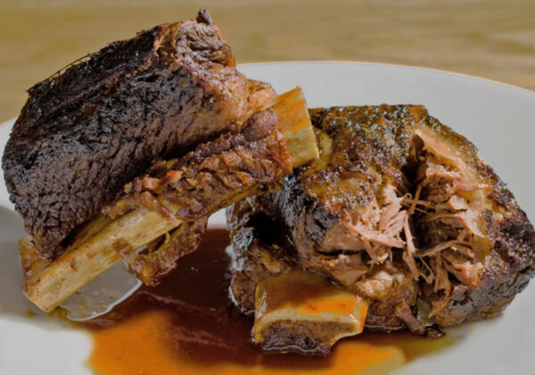 Costilla de res con Hogao