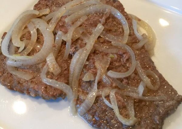 Bistec Entero encebollado