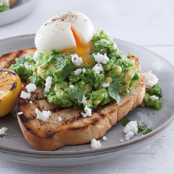 Desayuno, BREAKY   Tostada con guacamole, huevos al gusto, queso blanco y espinaca