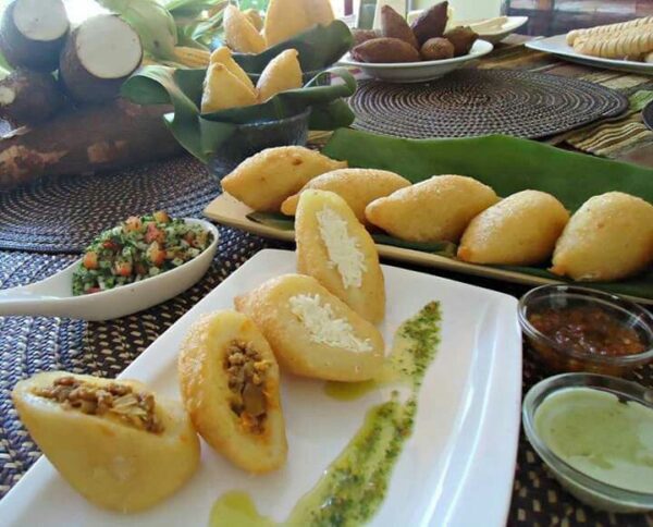Carimañola de queso y carne