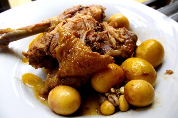 Gallina dura guisada