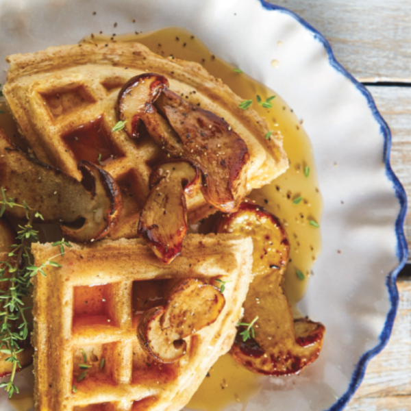 Desayuno, Chicken & Waffle Con salsa blanca y hongos